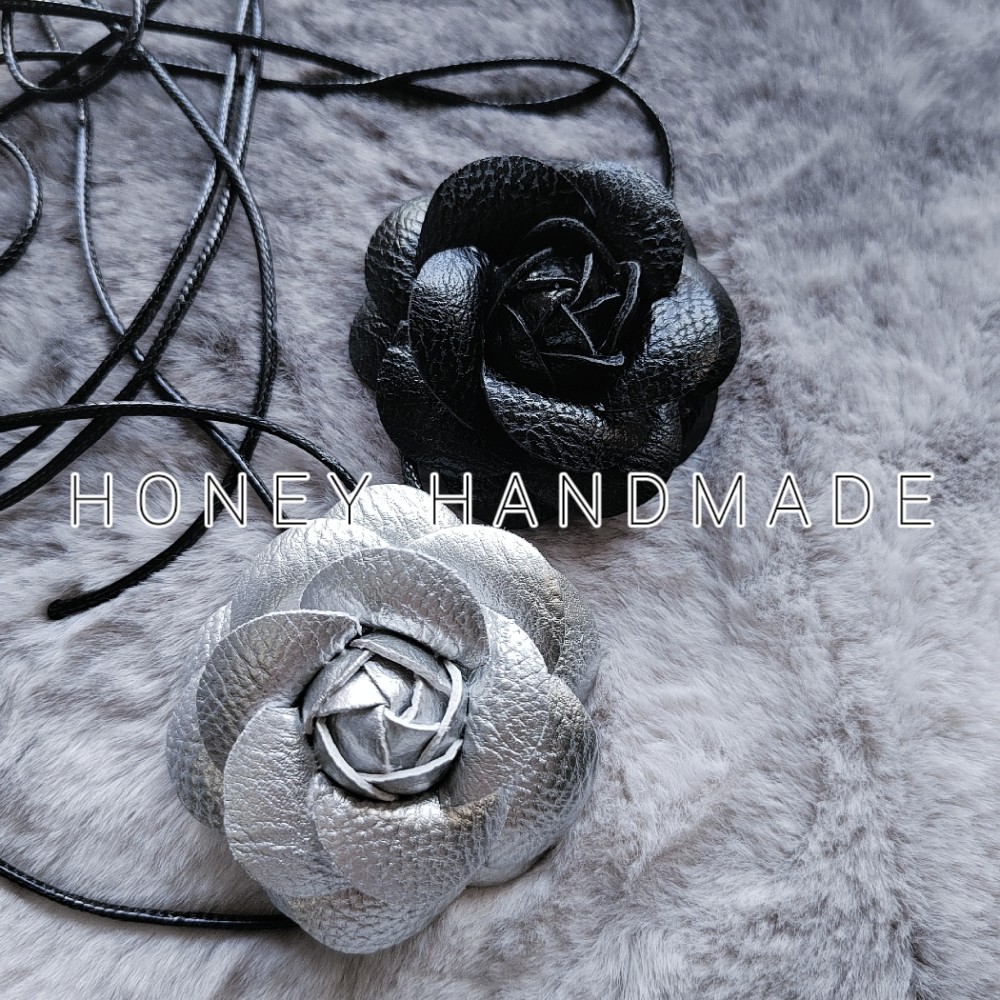 银色皮革纯欲山茶花绳子绑带choker复古ins可调节颈花黑色长项链