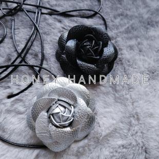 银色皮革纯欲山茶花绳子绑带choker复古ins可调节颈花黑色长项链