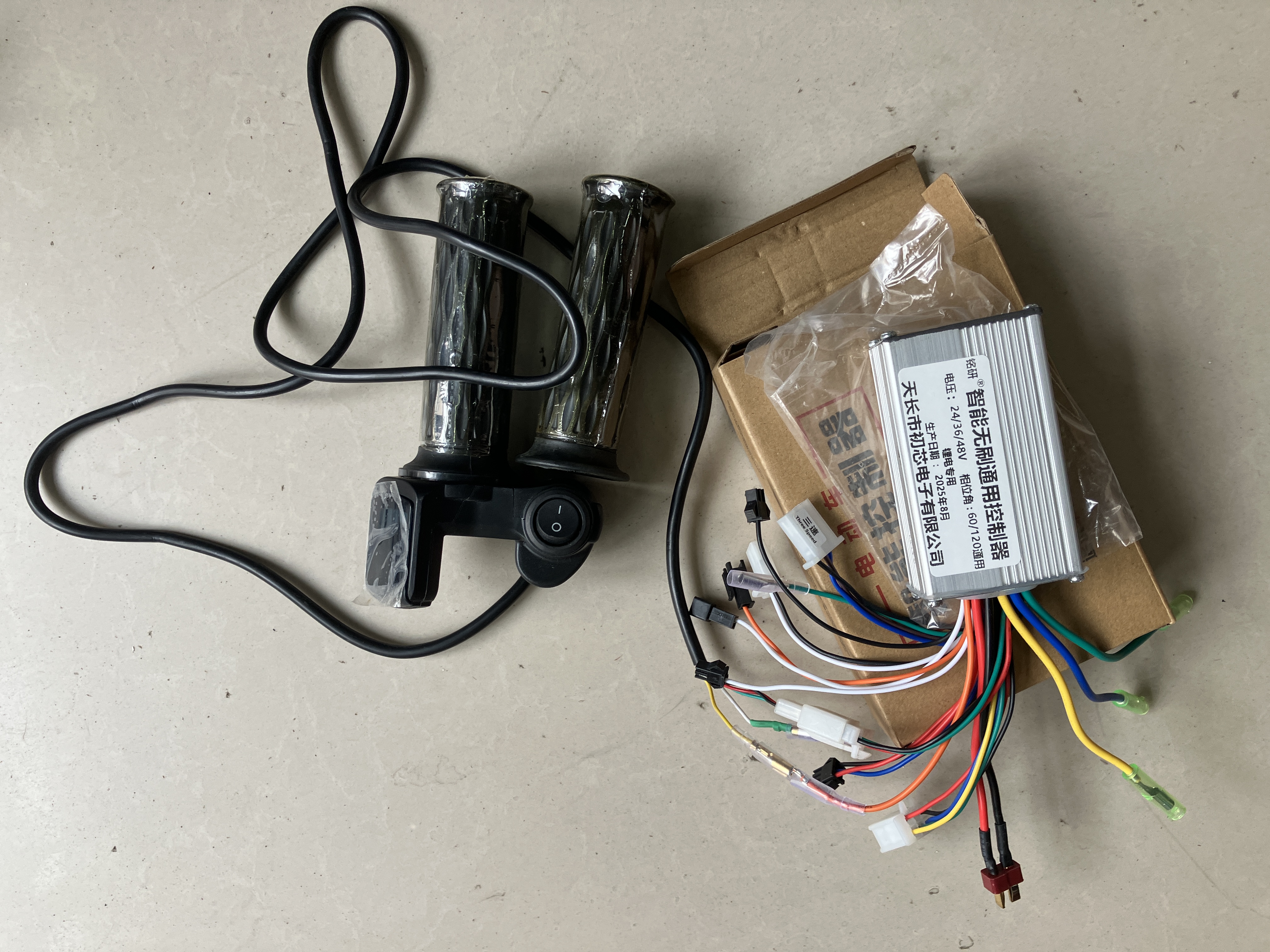 锂电车控制器 24-36-48ｖ通用 小控制器 助力自行车控制器