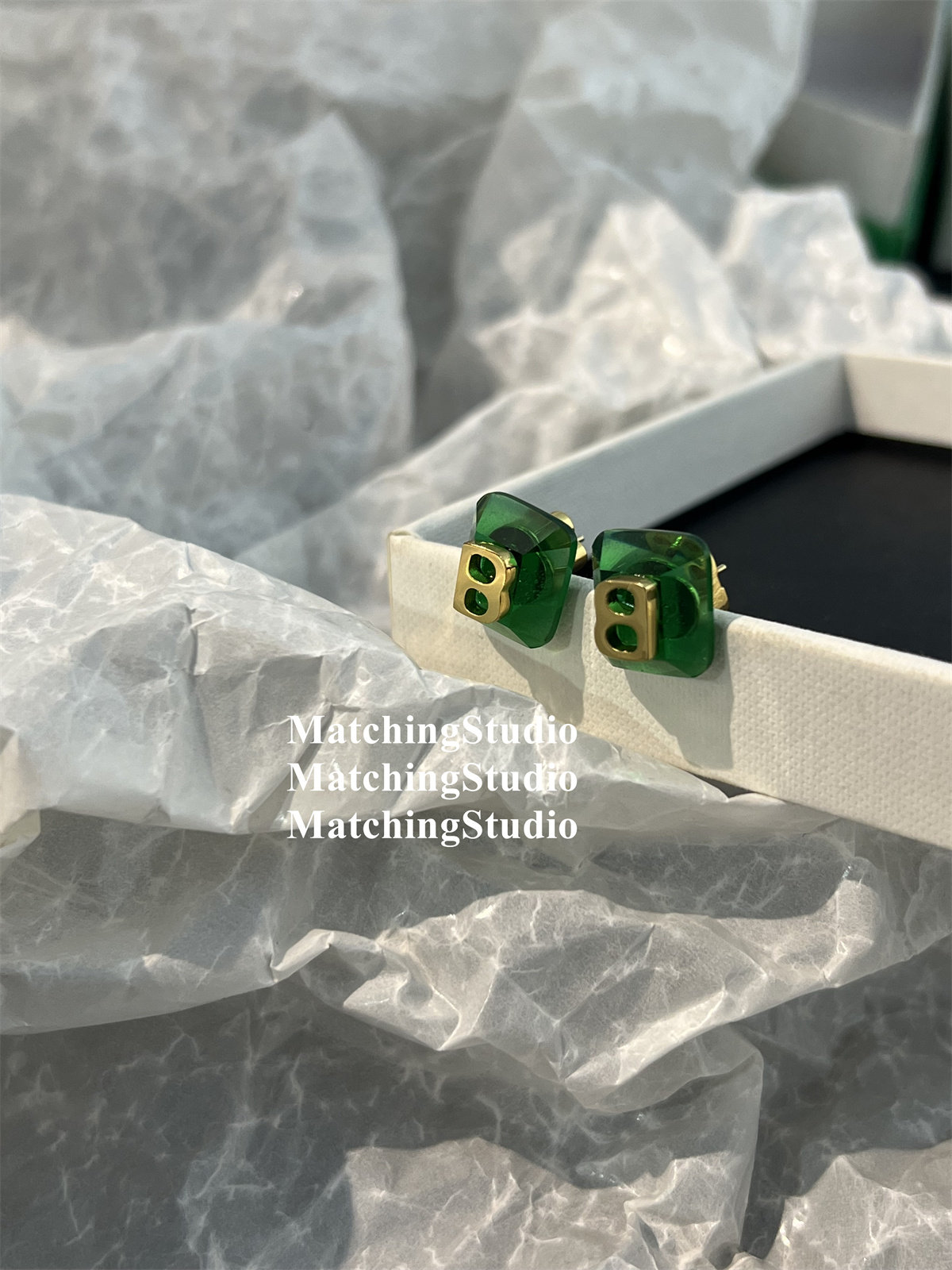 M高定简约欧美复古个中性耳环钉BV绿字母B耳环