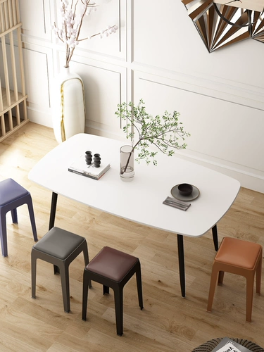 Пластиковый табурет домохозяйства сгущает столик в гостиной высокий беларусь модный табурет современный простой легкий роскошный стул с северной нордией