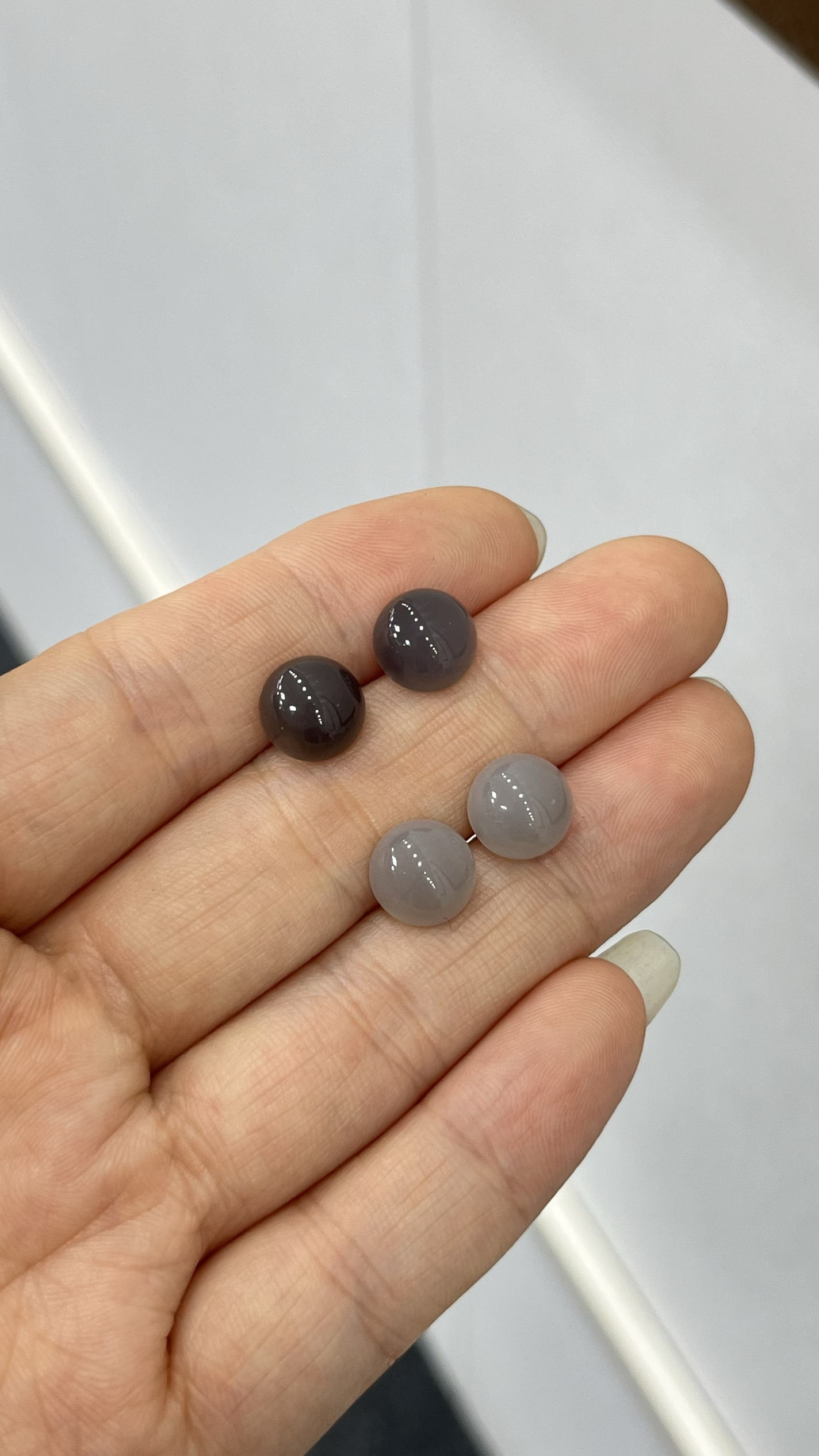 天然和田玉烟紫圆形耳钉18K镶嵌深烟紫浅烟紫耳钉百搭精致通勤款