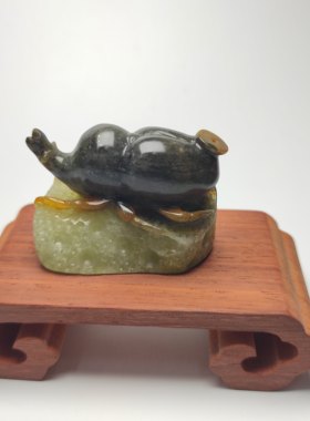 精品岫玉花玉甲壳虫摆件手把件富甲天下天然颜色巧雕手工雕刻甲虫