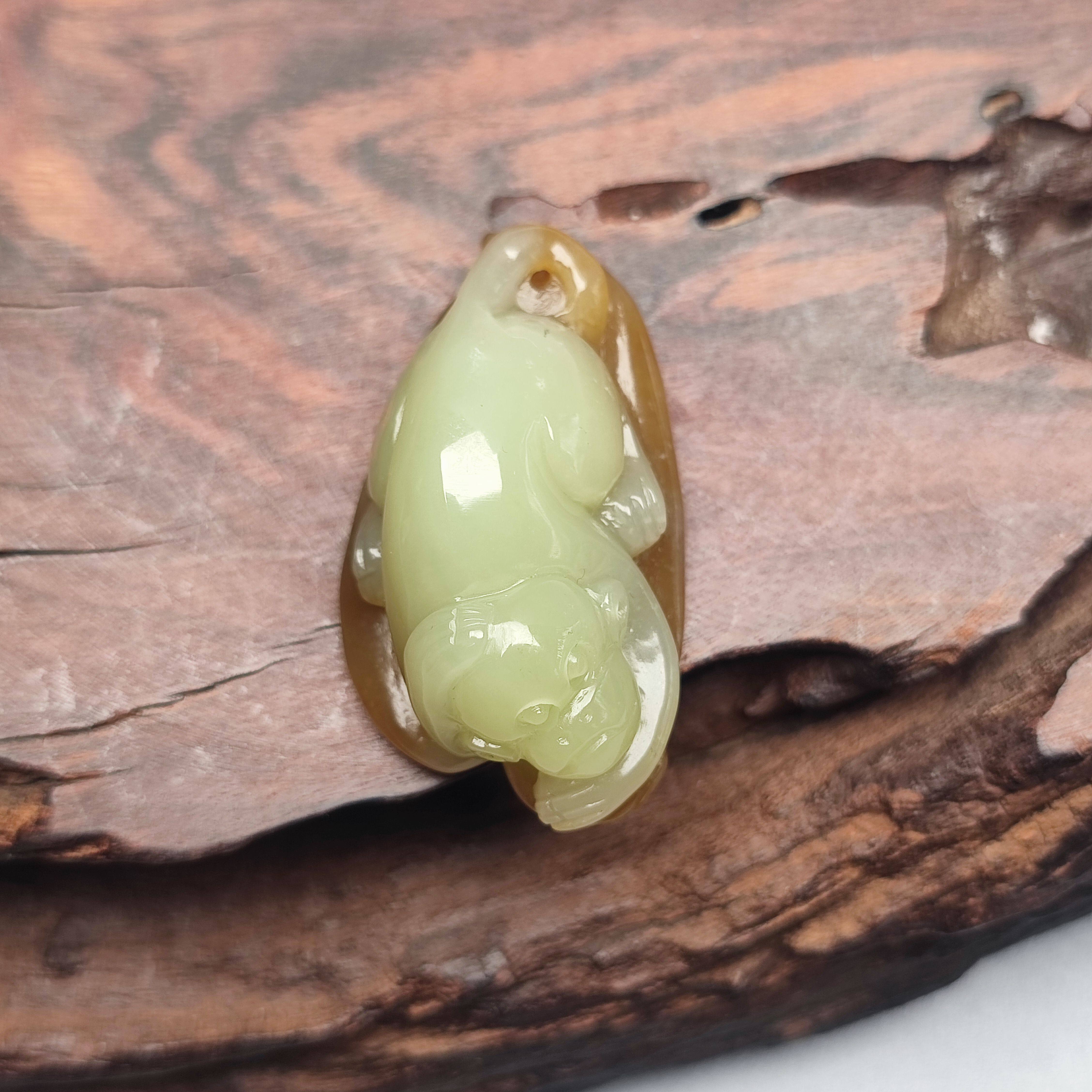 精品收藏和田玉且末料生肖猴挂件坠玉坠吊坠手工雕刻巧雕猴子