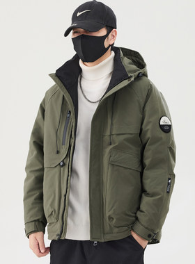 工装风军绿色连帽羽绒服