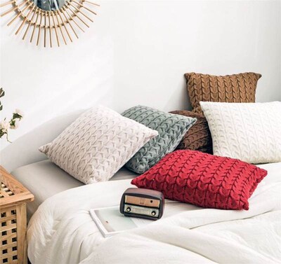 Twist tie bar hold pillow case does not contain the core