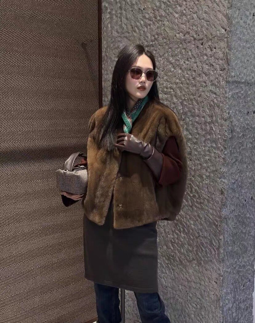 2026新款进口天鹅绒水貂整貂皮草外套女短款圆领水貂毛皮草马甲