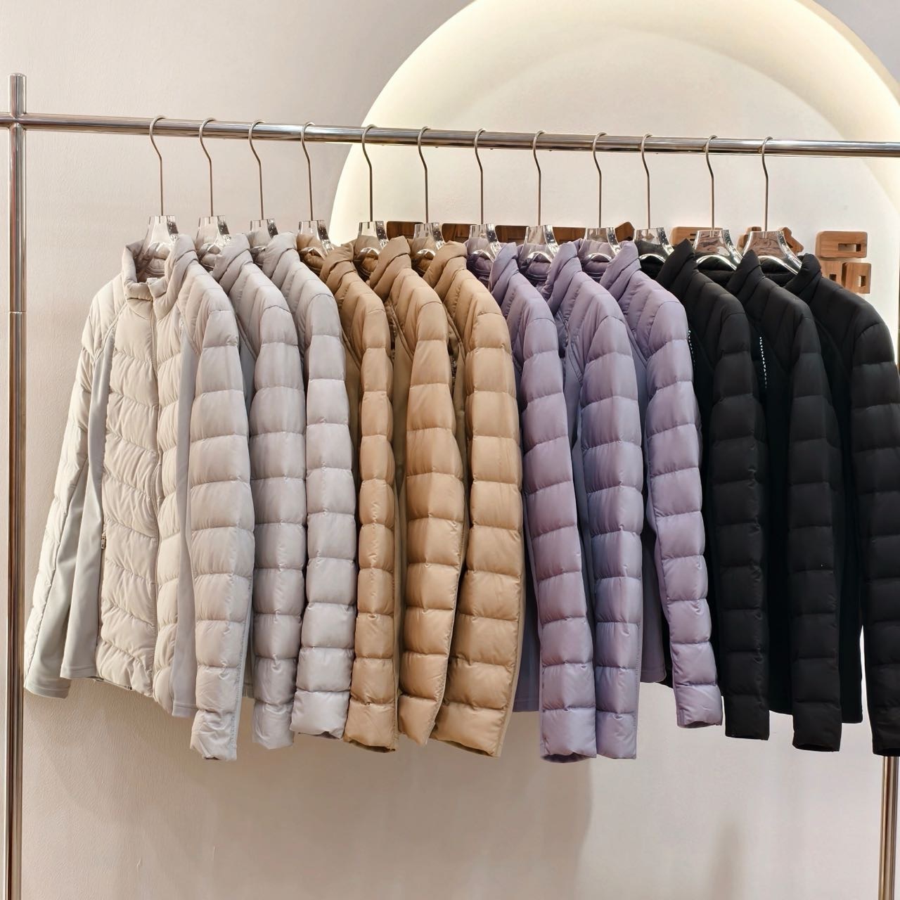 品牌同款2025新款时尚百搭宽松显瘦短款立领轻薄羽绒服外套