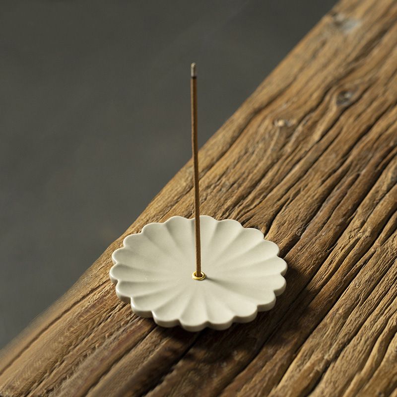 草木灰陶瓷秋菊香熏炉摆件家用室内檀香托香器茶杯底座线香插香座