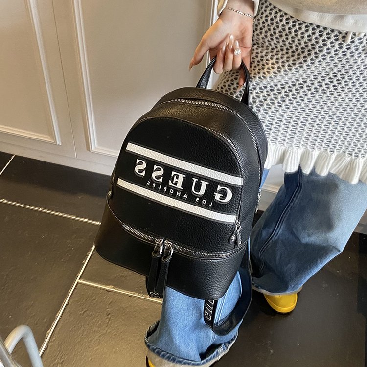 时尚高级质感小众双肩包撞色