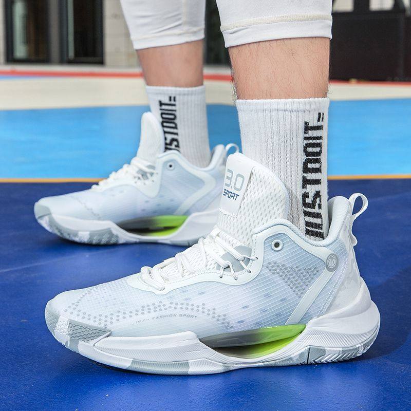 超轻V2篮球鞋男款超轻透气夜光防滑耐磨实战专业训练球鞋摩擦会响