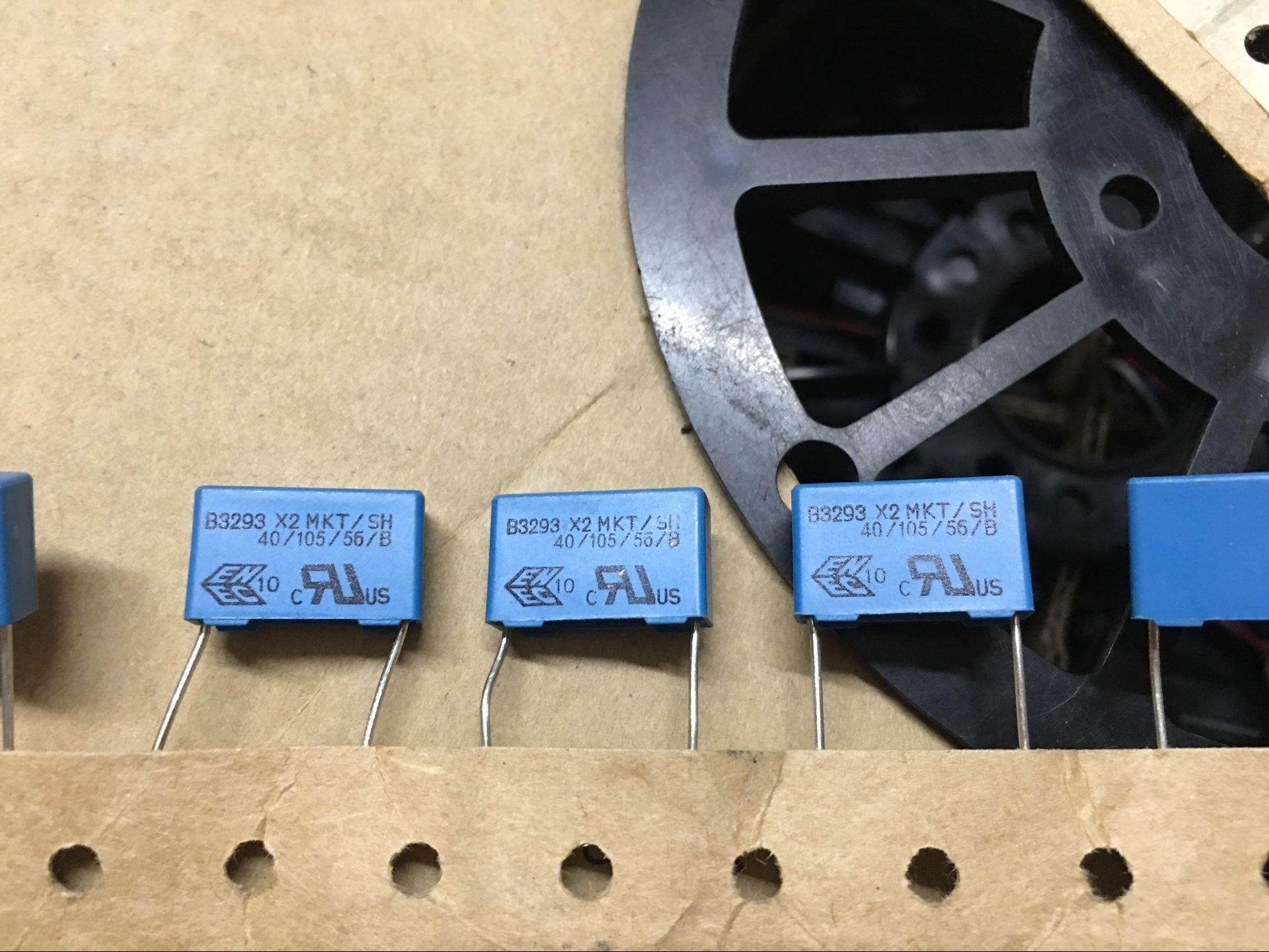 西门子安规电容 cs-U1 M 305v  b3293 x2 MKT 104 100nf  p15mm