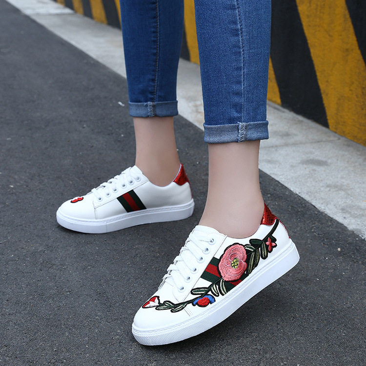 Women embroidered flat casual shoes Embroidered shoes leisure time Sports shoes Walking shoesin the Women's Shoes, High shoes  category - from Buy2taobao.com to provide professional Taobao agent buy service