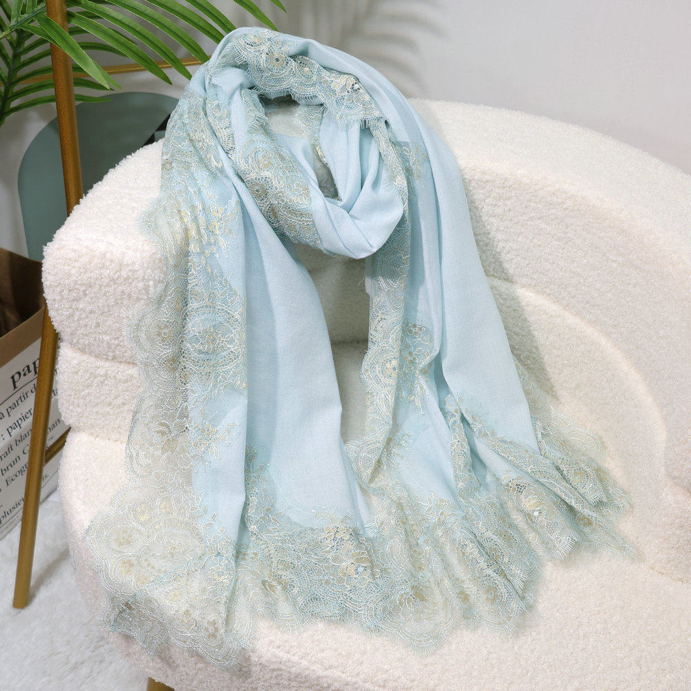 浅蓝色羊毛围巾女款围脖新款蕾丝拼接丝巾民族风披肩外搭冬季薄款