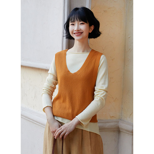 忘城Y641座/朝阳/24春季棕黄色文艺菠萝针针织V领马甲女外穿叠穿
