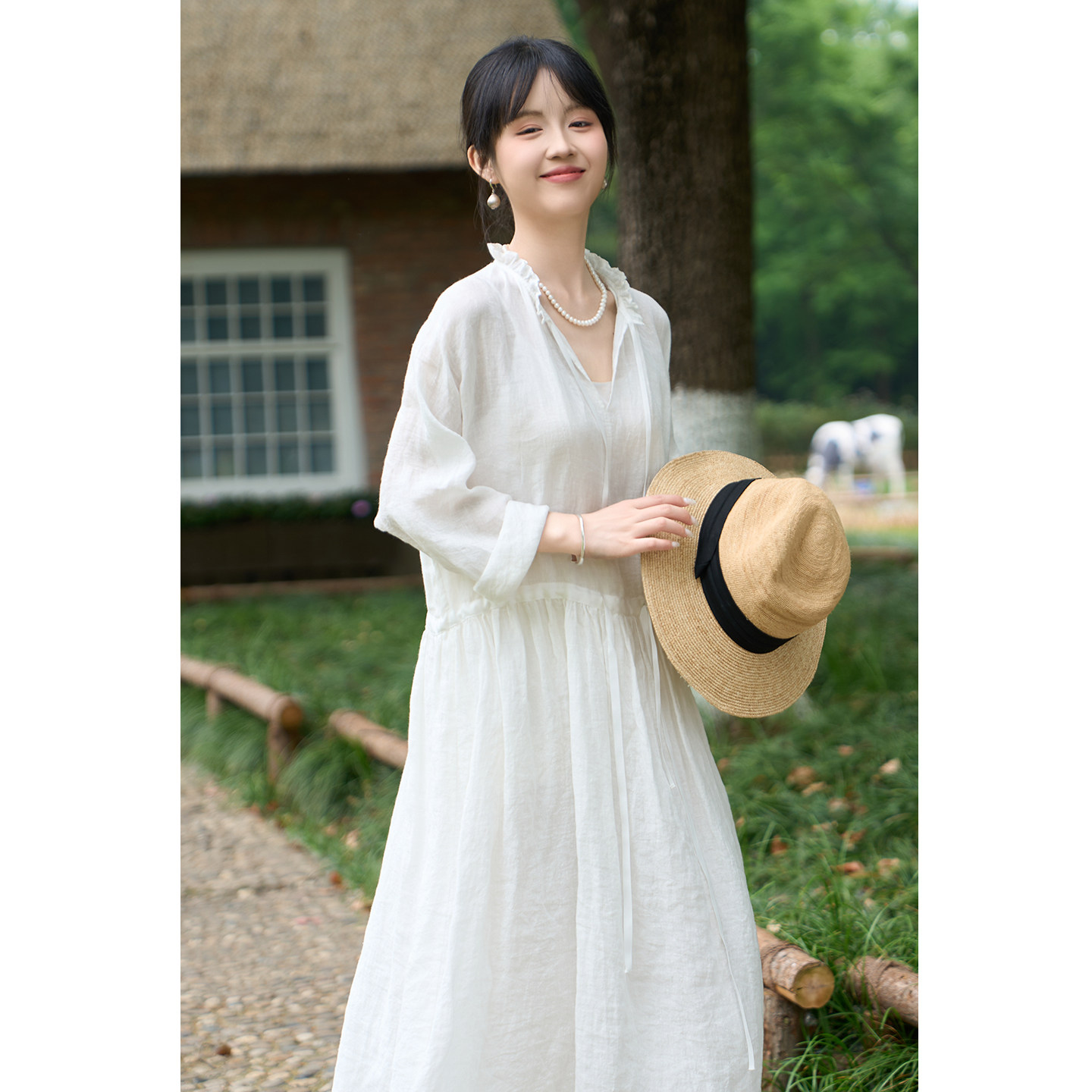 忘城A1294座/半开茉莉/夏季25支超细亚麻白色连衣裙v领木耳边长裙 - 实物图