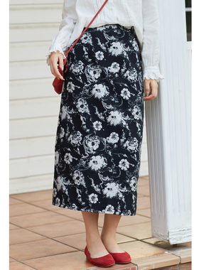 忘城H1338座/静止/秋季新款雪尼尔混纺重工提花黑色直筒半身裙女