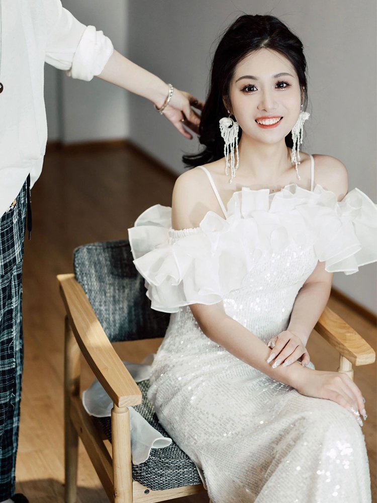 Elite white evening dress, sexy long skirt, open shoulders, lifting effect,  Elite white evening dress, sexy long skirt, open shoulders, lifting effect,