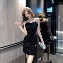 法式 羽毛吊带包臀连衣裙女秋冬高级感赫本风亮片黑色小礼服裙年会