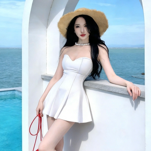 特别漂亮掐腰一字领无袖抹胸连衣裙收腰显瘦性感A字修身短裙辣妹