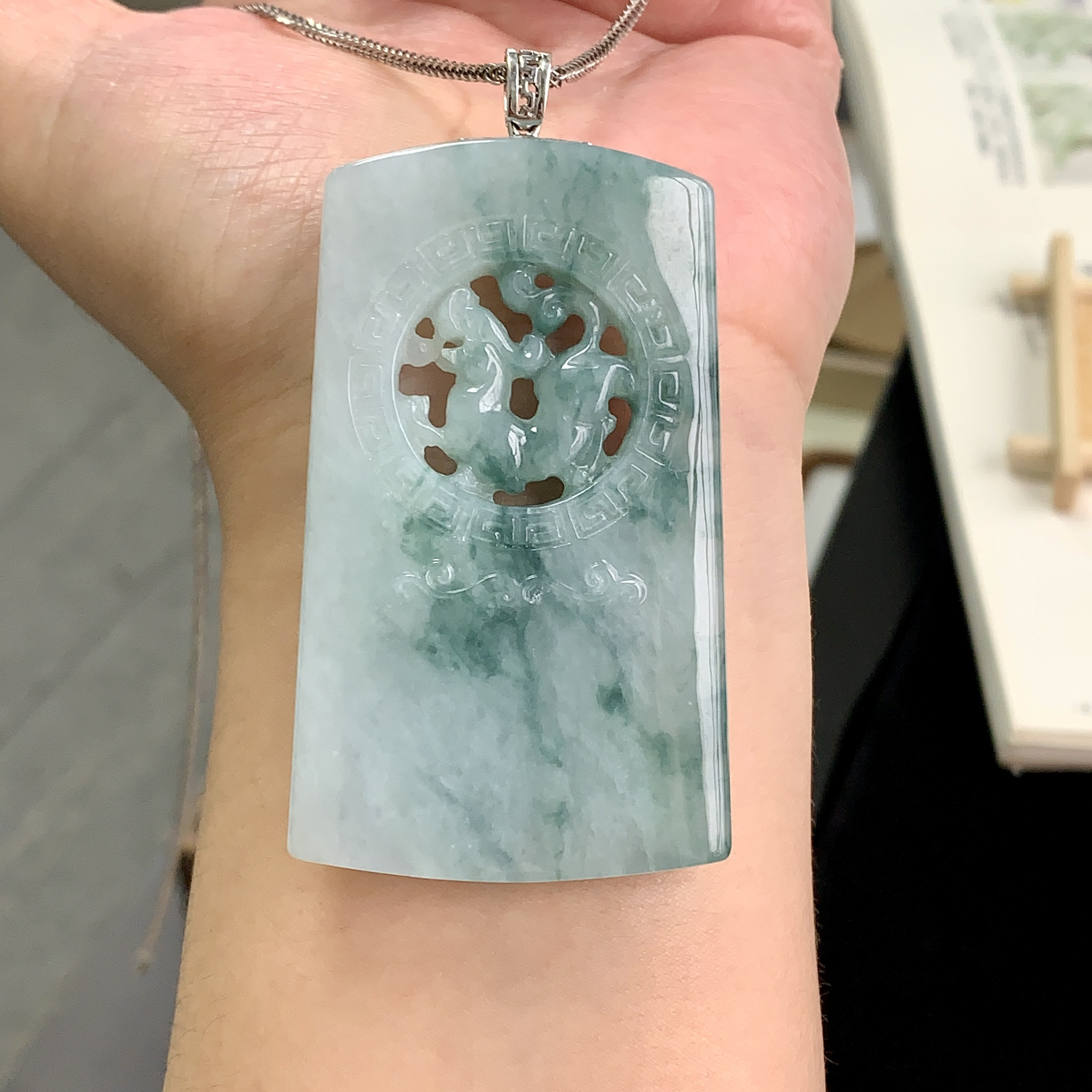 泗隆珠宝-天然A货翡翠无事牌吊坠 缅甸玉石18k飘花镂空玉牌子挂件