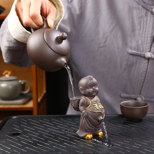 紫砂小和尚茶宠喷水陶瓷人物摆件玩具配件可爱撒尿童茶桌摆件