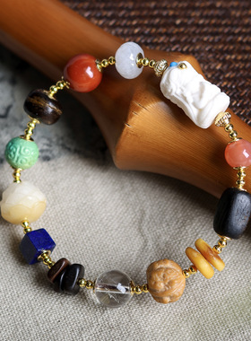 原创新中式翡翠蜜蜡青金石南红玛瑙根付绿度母多宝国风手链批发