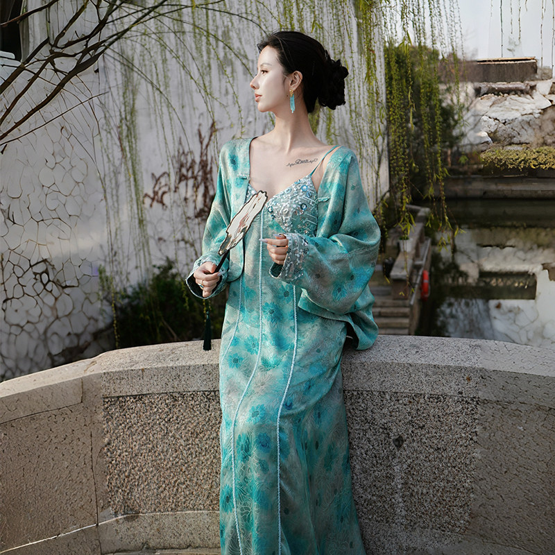 澄渔高定【棠梨碧翡】新中式山巅级真丝香云纱茧型外套吊带裙套装