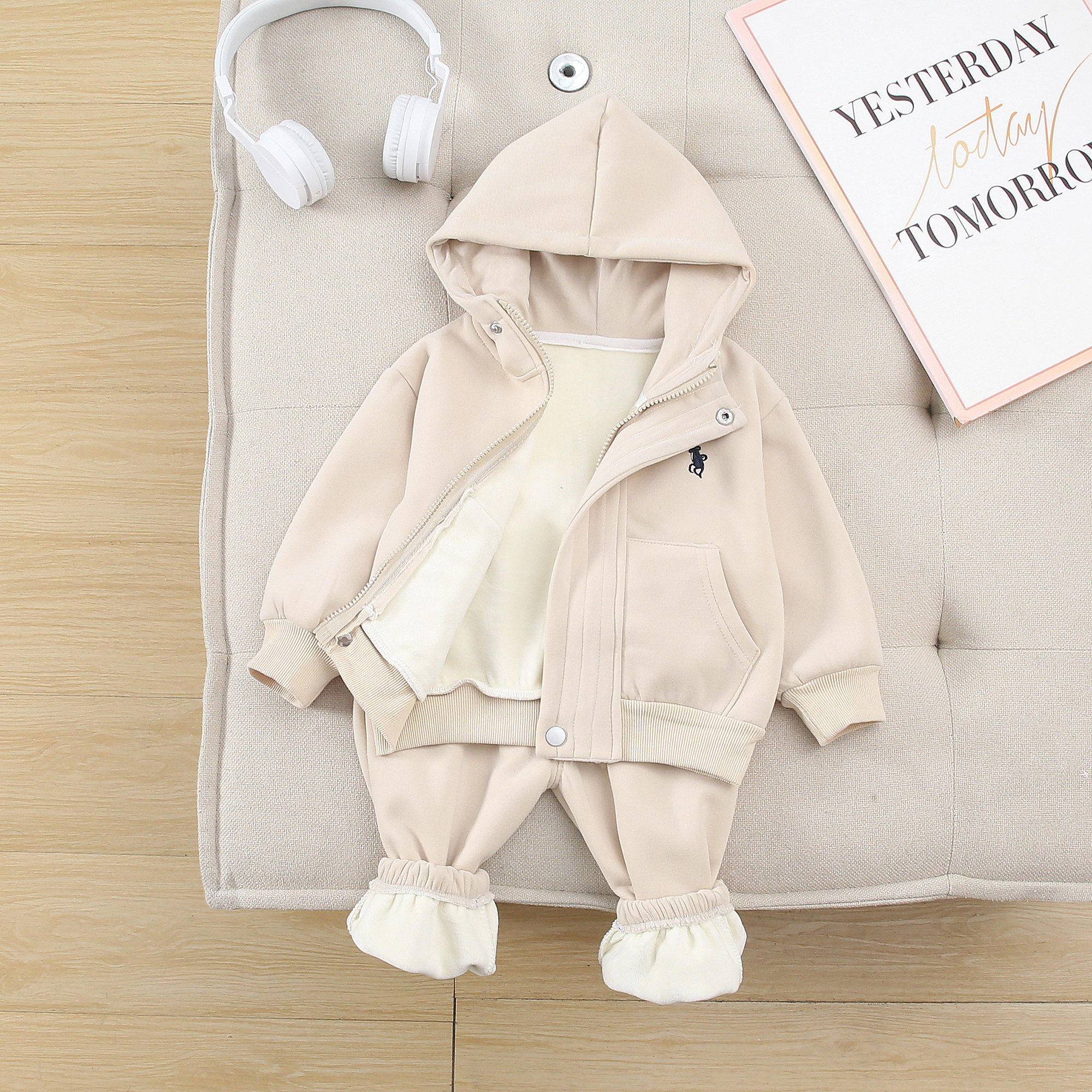 婴儿衣服韩版帅气休闲纯棉加绒连帽卫衣分体套装一岁男宝宝秋冬装