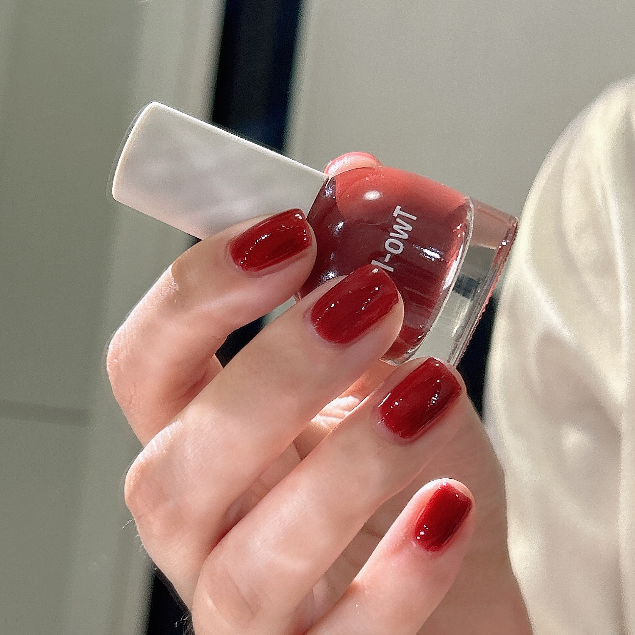 秋冬热卖红棕色～Two moons水性可撕拉指甲油枣红色显白指甲油