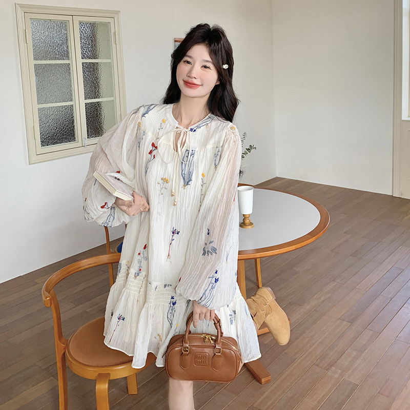 法式超好看宽松刺绣连衣裙2025春夏新款小个子慵懒风度假鱼尾裙子,女装连衣裙,西子