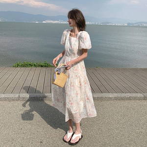 法式碎花连衣裙夏季新款2025温柔风小清新甜美泡泡袖收腰桔梗长裙