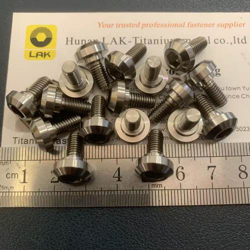 圆头内六角台阶7.5x2钛合金螺丝