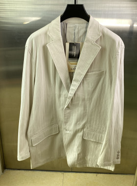 孤品就一件亏本清仓西服