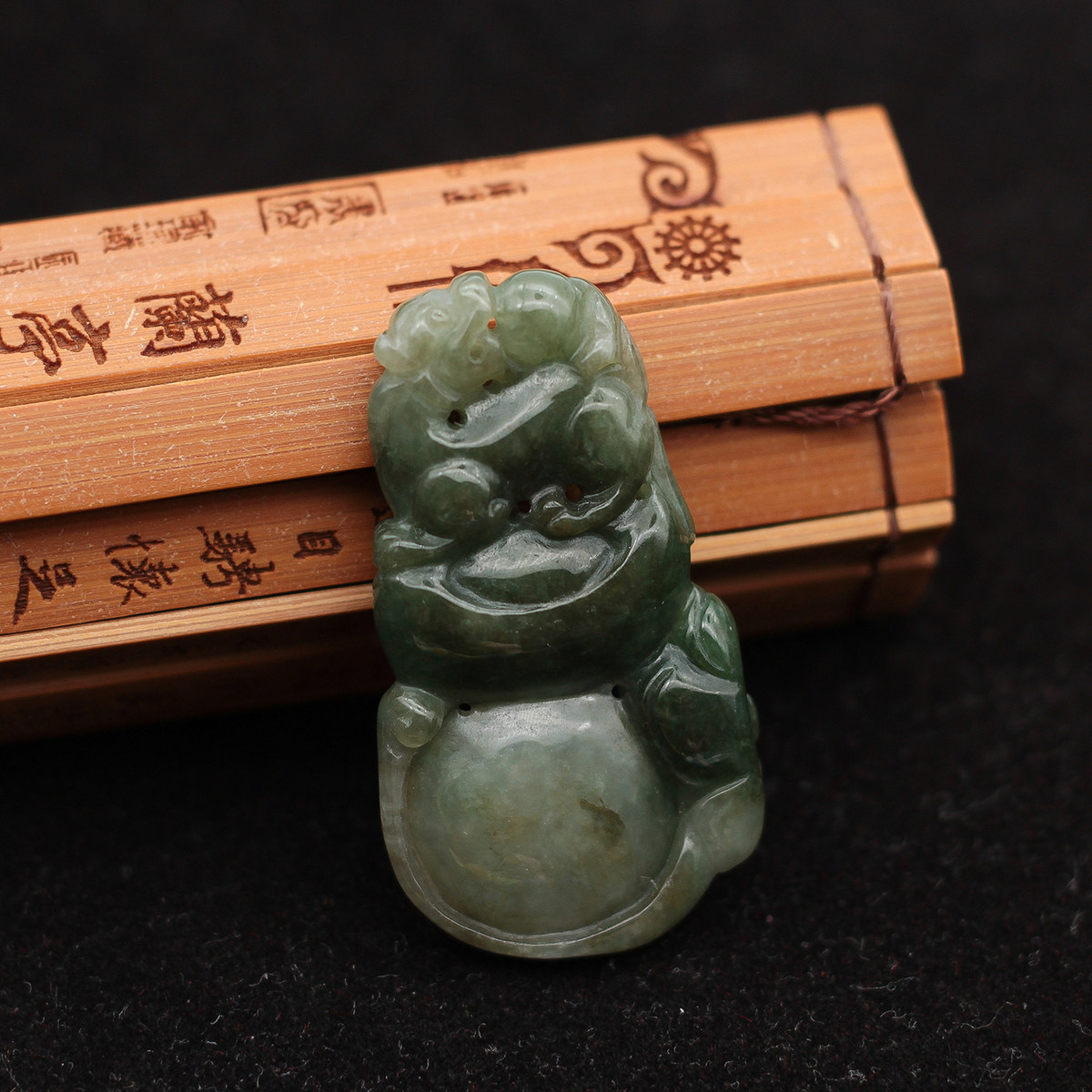 缅甸天然A货翡翠玉器 糯种飘绿仿古貔貅招财进宝玉佩吊坠 包邮