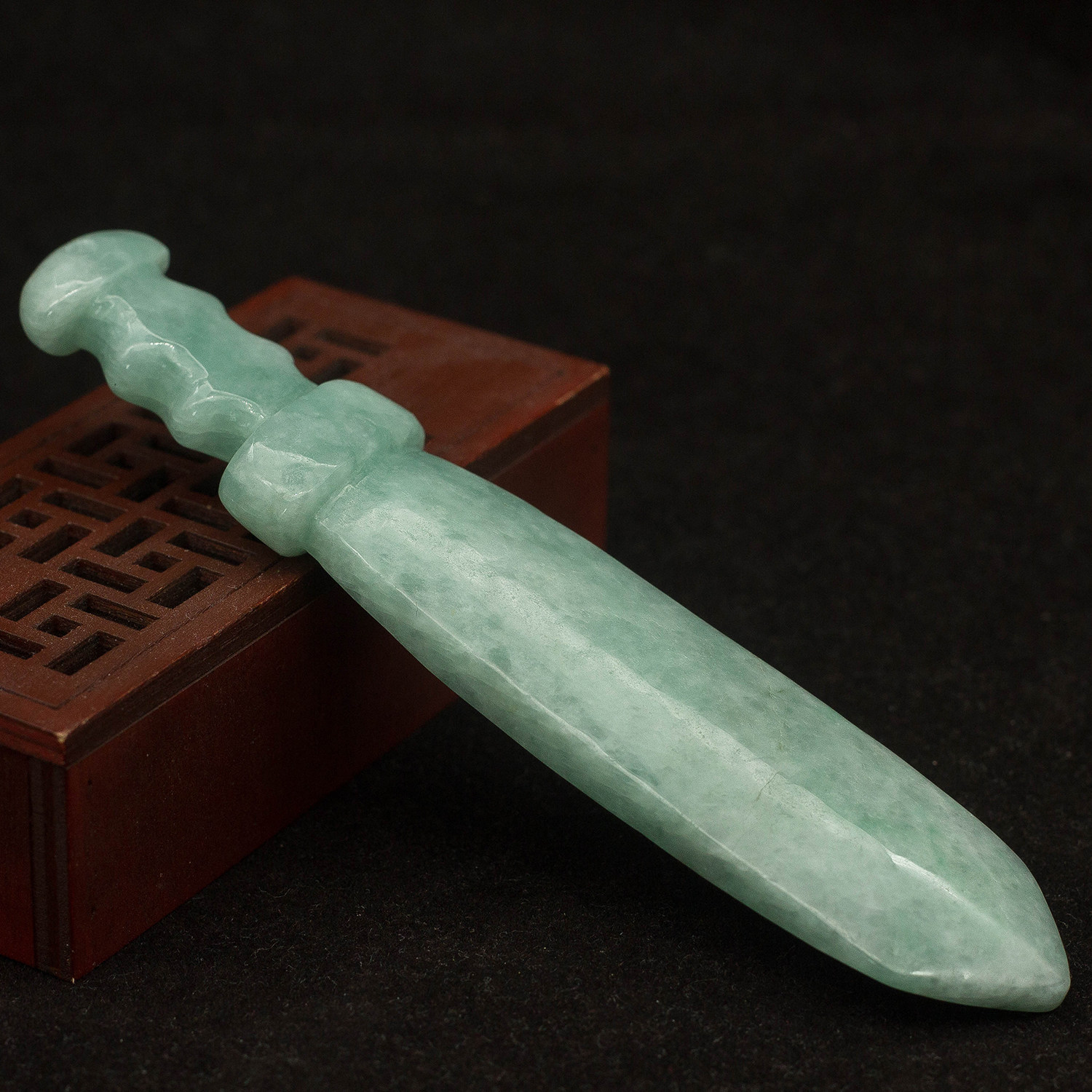工厂直销 缅甸天然A货翡翠玉器 糯种豆色镇宅玉剑挂件小摆件 包邮