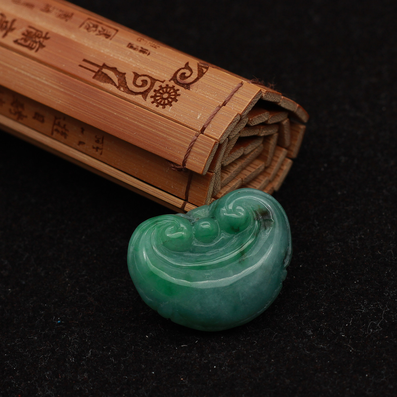 工厂直销 缅甸翡翠A货玉器 冰糯种飘绿万事如意桃型心形吊坠 包邮