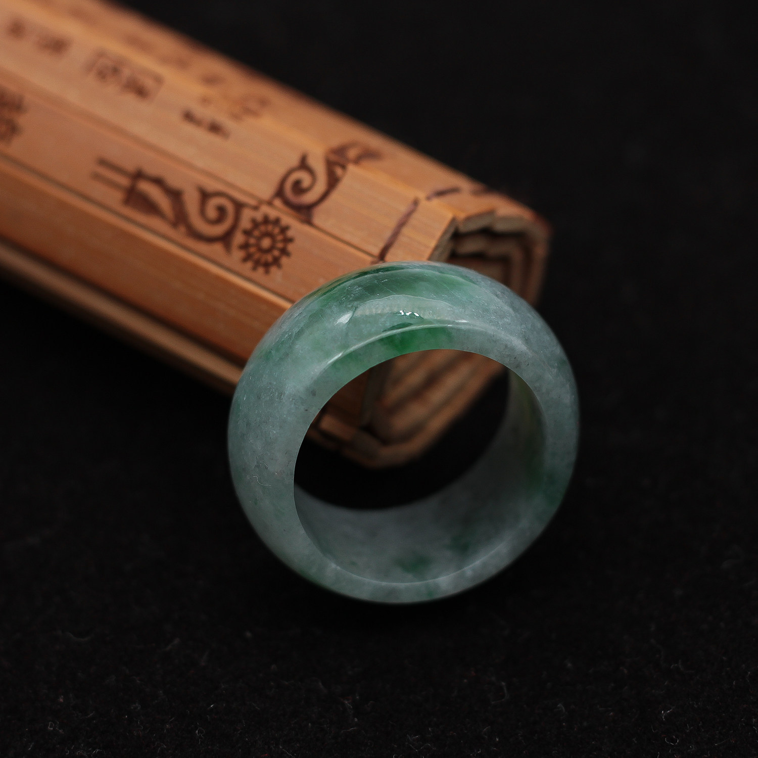 24mm 缅甸天然翡翠A货玉器 老坑糯种飘绿男士光面戒指指环 包邮