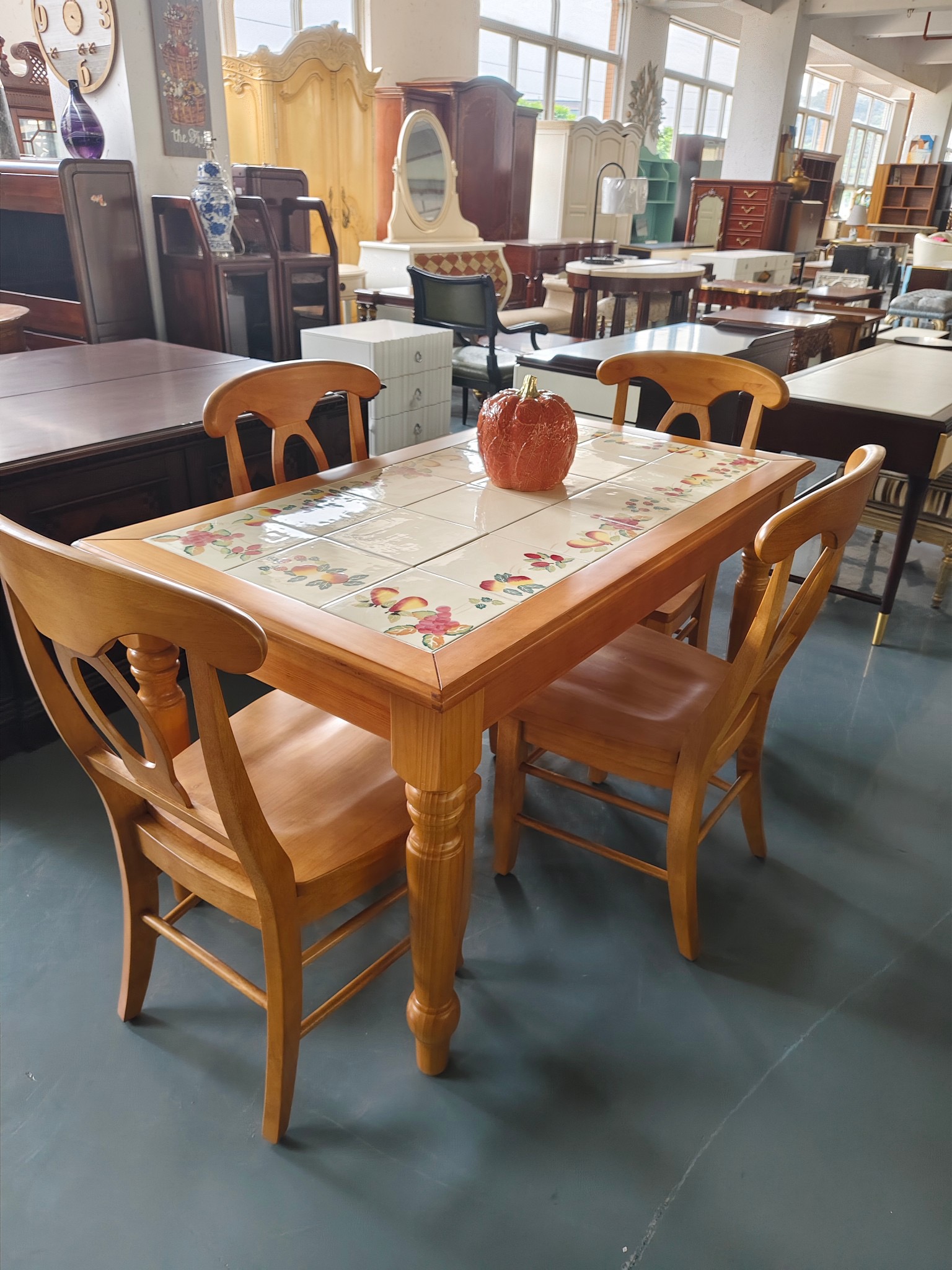 美式复古实木餐桌