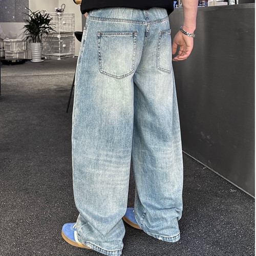 浅蓝水洗做旧宽松直筒牛仔裤男