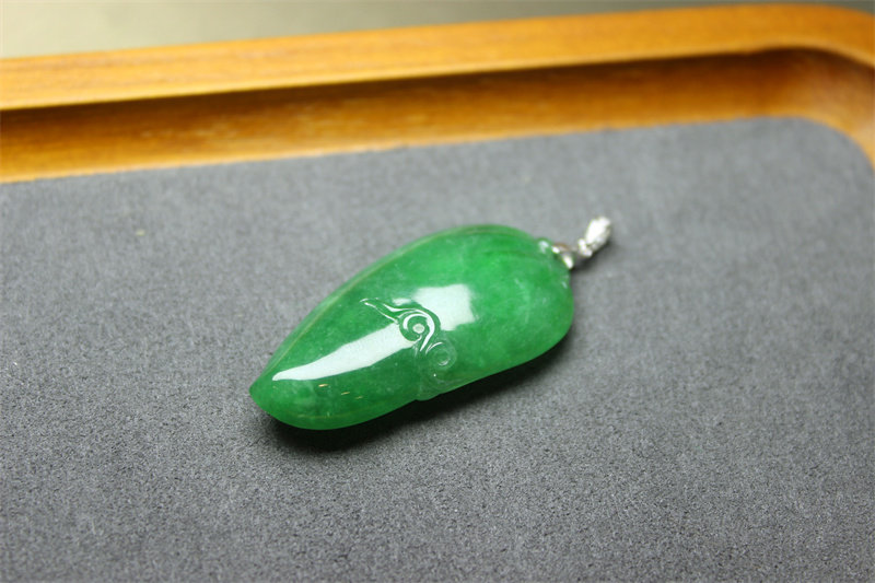 精品惜售！满绿冰种翡翠福瓜祥云吊坠雕刻古典18K黄金吊坠现货S38