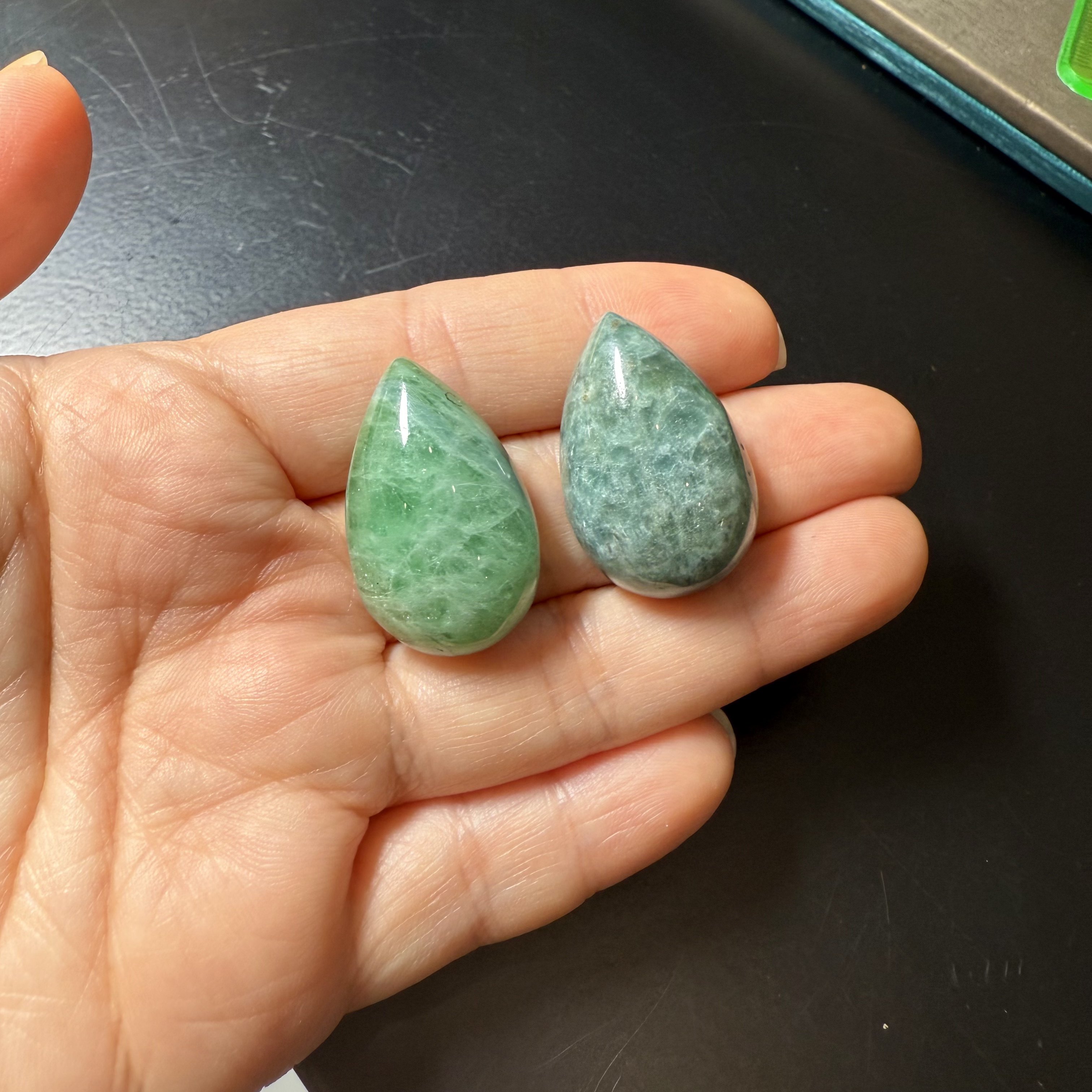 H92碧玺绿色蓝色猫眼水滴形戒面形镶嵌吊坠可打孔收藏宝石证书