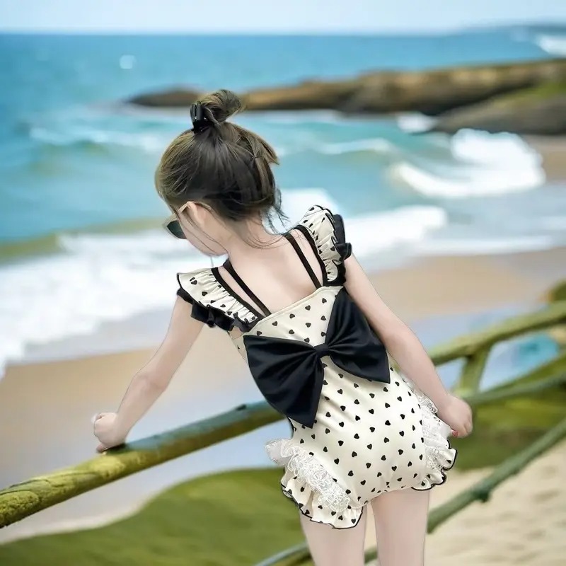 2025新款女童夏季泳衣黑色桃心爱心蝴蝶儿童连体泳裤宝宝泳装套装