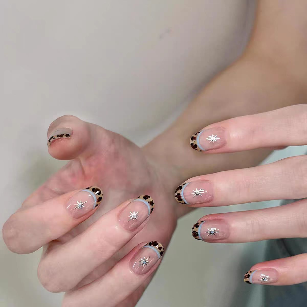 豹纹纯手工手工星星穿戴高级法式秋冬ins显白美甲简约甜酷贴片