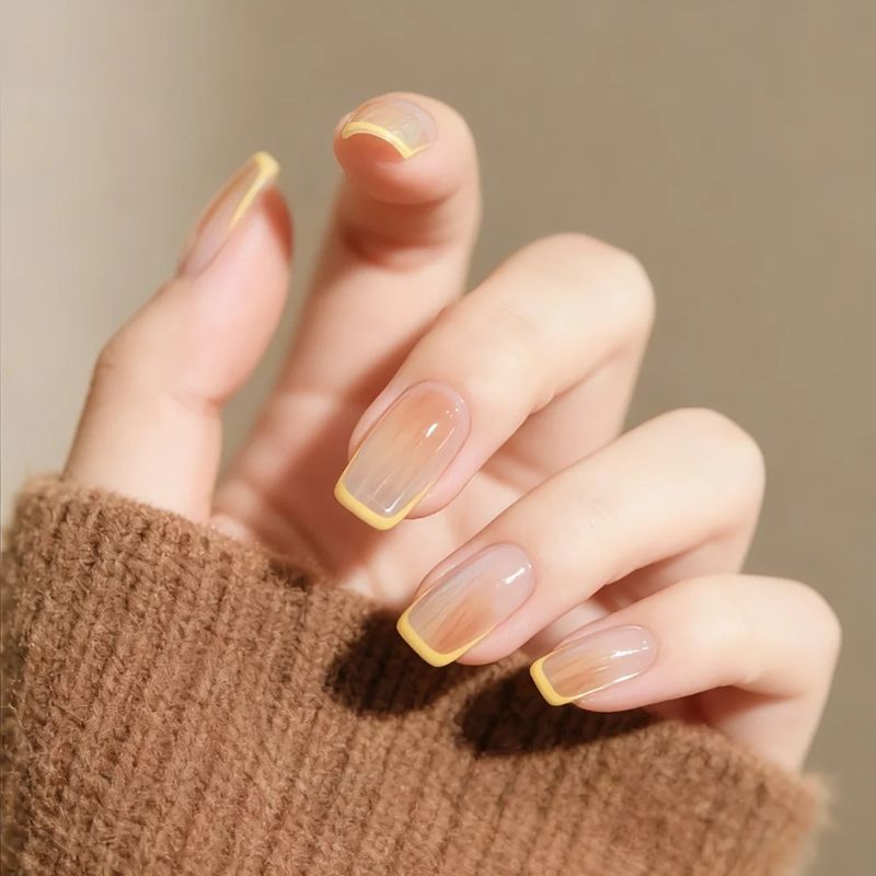 秋冬新款显白渐变法式奶黄色晕染温柔穿戴甲贴片简约高级感可拆卸