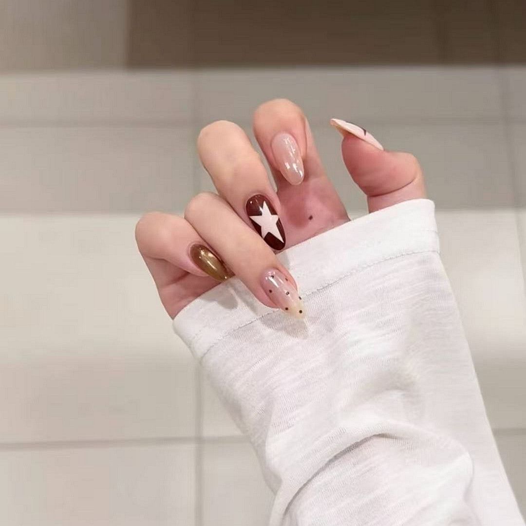 秋冬氛围感粉棕撞色星星可拆卸穿戴甲贴片波点显白气质美甲甜酷风