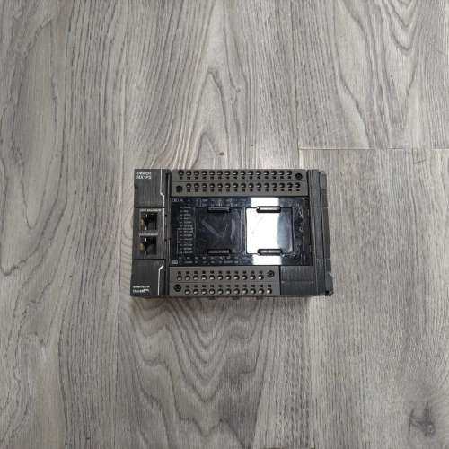 【出】NX1P2-1040DT 欧姆龙主机，成色如图所示，版