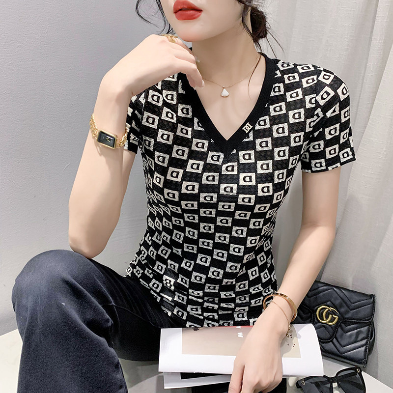包邮欧货2026夏季新款时尚网纱V领字母短袖T恤修身显瘦百搭上衣女