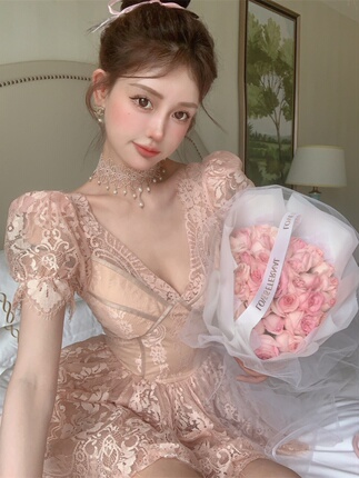 Goddess Style New Niche French Sexy Square Neck Off-Shoulder Retro Palace Style Puff Sleeve Lace Puffy Dress