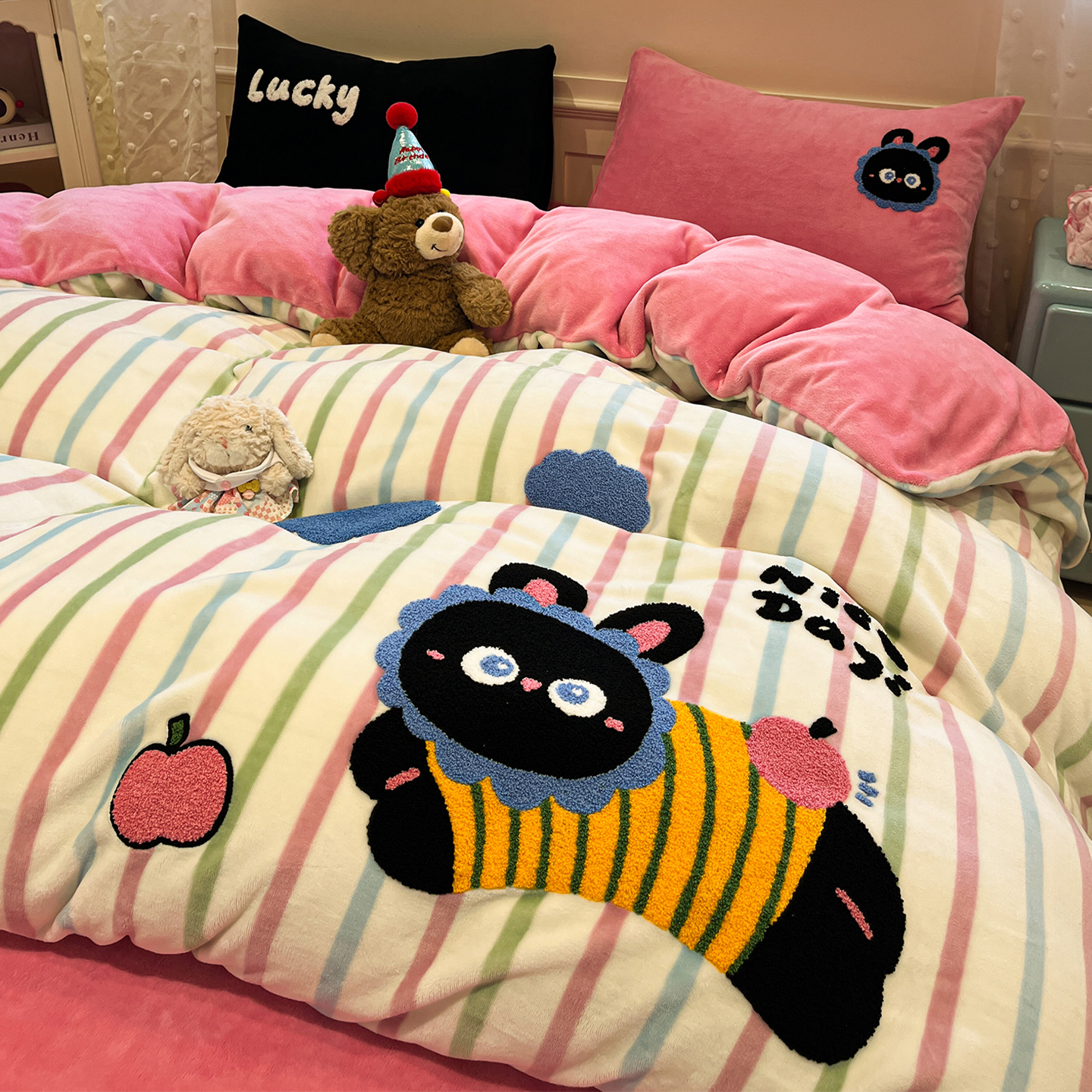 彩条甜喵の秋冬卡通牛奶绒四件套